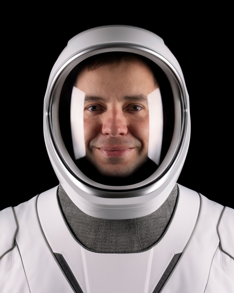 Roscosmos cosmonaut Oleg Platonov, mission specialist of NASA’s SpaceX Crew-11 mission to the International Space Station, poses for a portrait in his pressure suit at SpaceX headquarters in Hawthorne, California. Credit: SpaceX