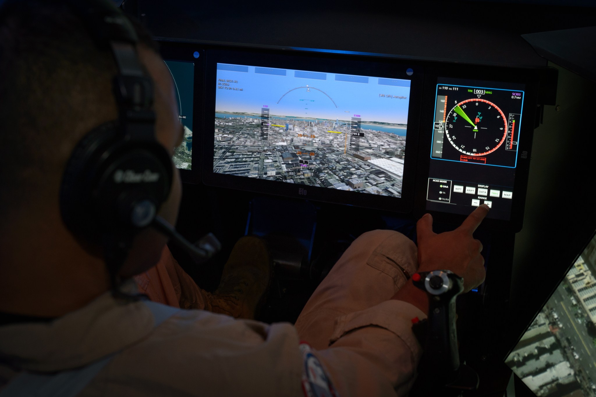 Pilot David Zahn fine-tunes the traffic display screen of the ownship aircraft in the VMS’s R-Cab during the AVA-1h simulation in the VMS, N243.