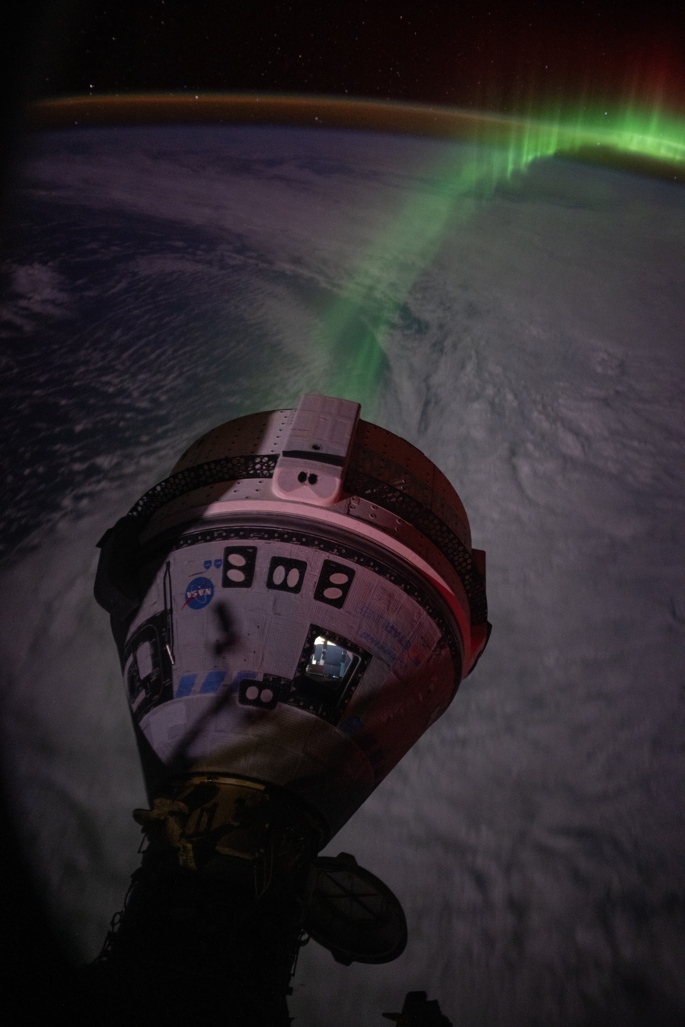 We have been looking at aurora out the cupola windows a lot lately. Starliner was doing some testing today so we decided to check it out from the Dragon windows. Timing was great for the aurora to line up nicely with Starliner’s service module thrusters.