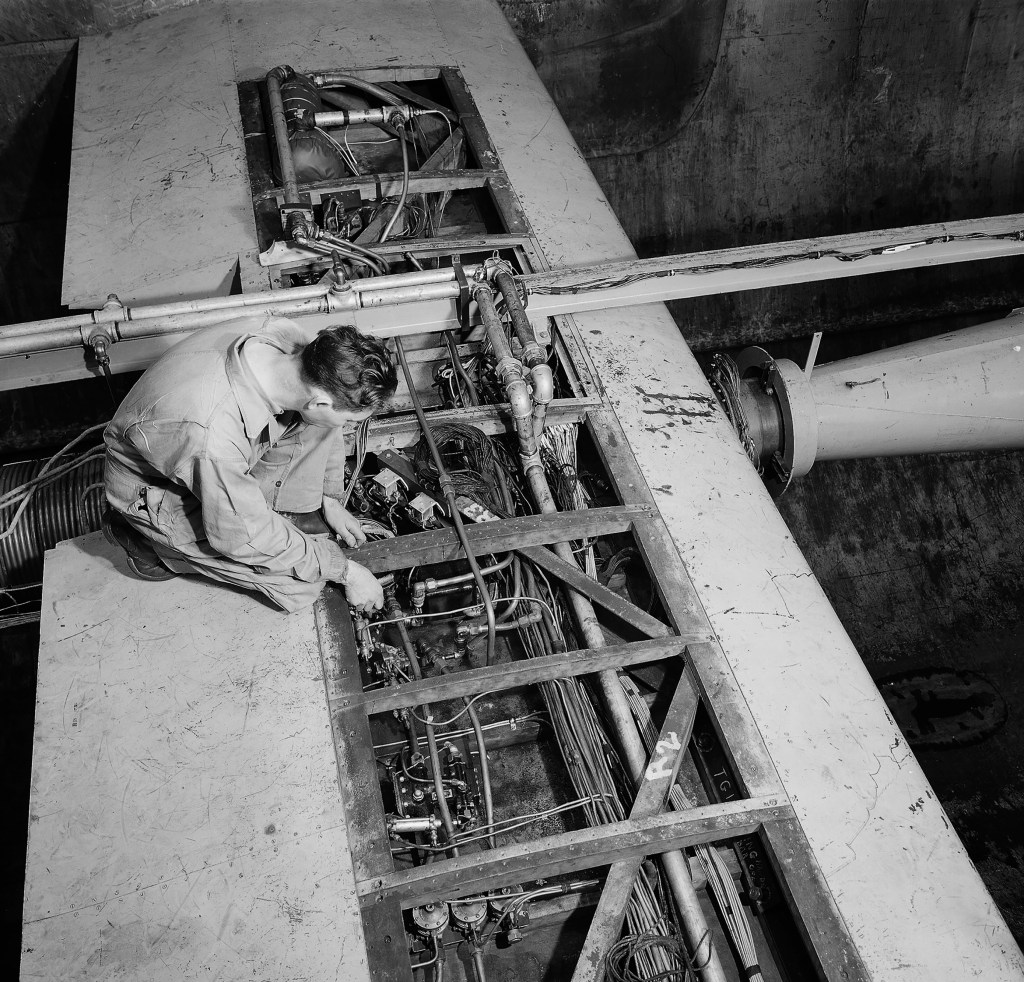 Mechanic with wiring of wingspan crossing test section