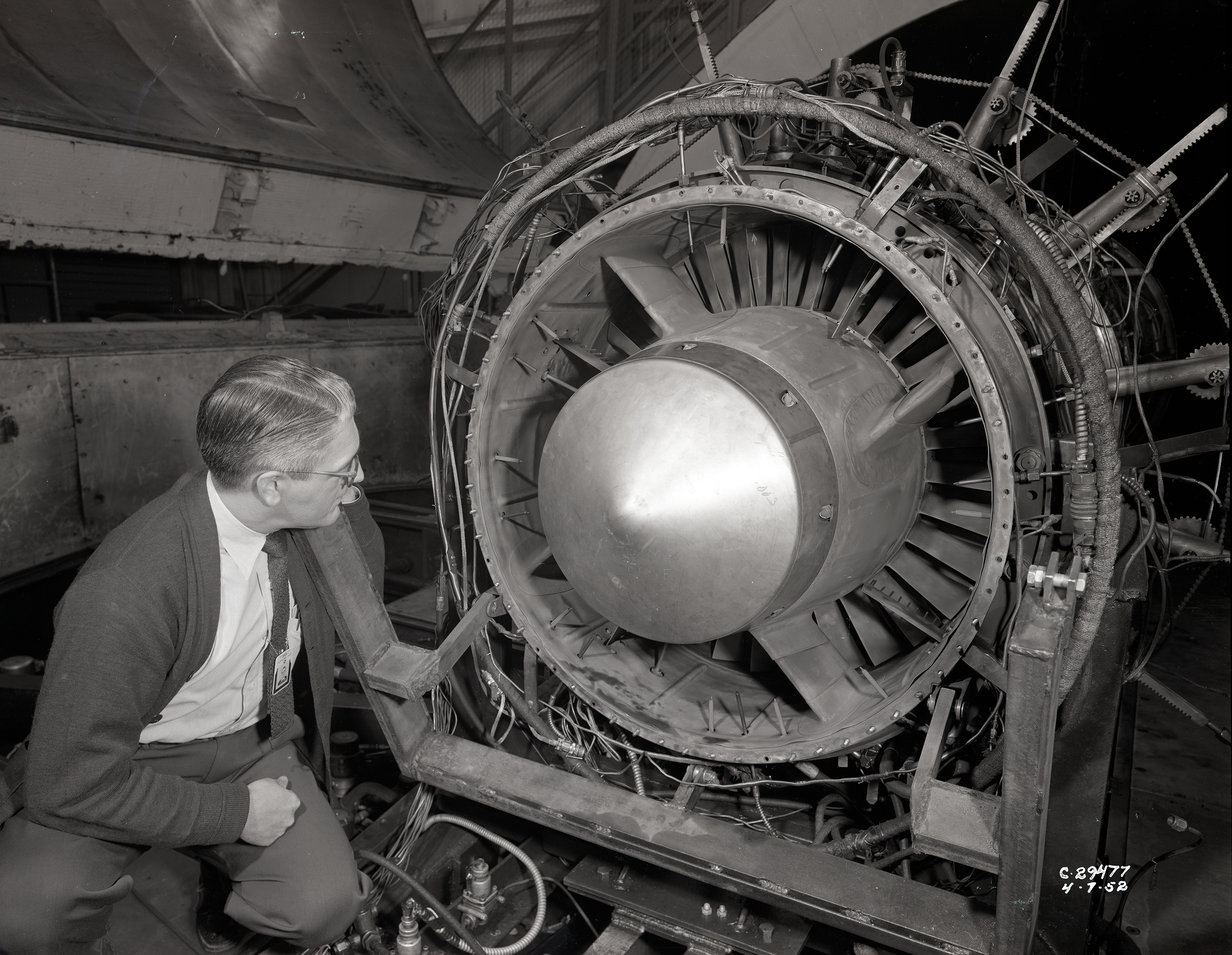 Researcher analyzes J40 inlet.