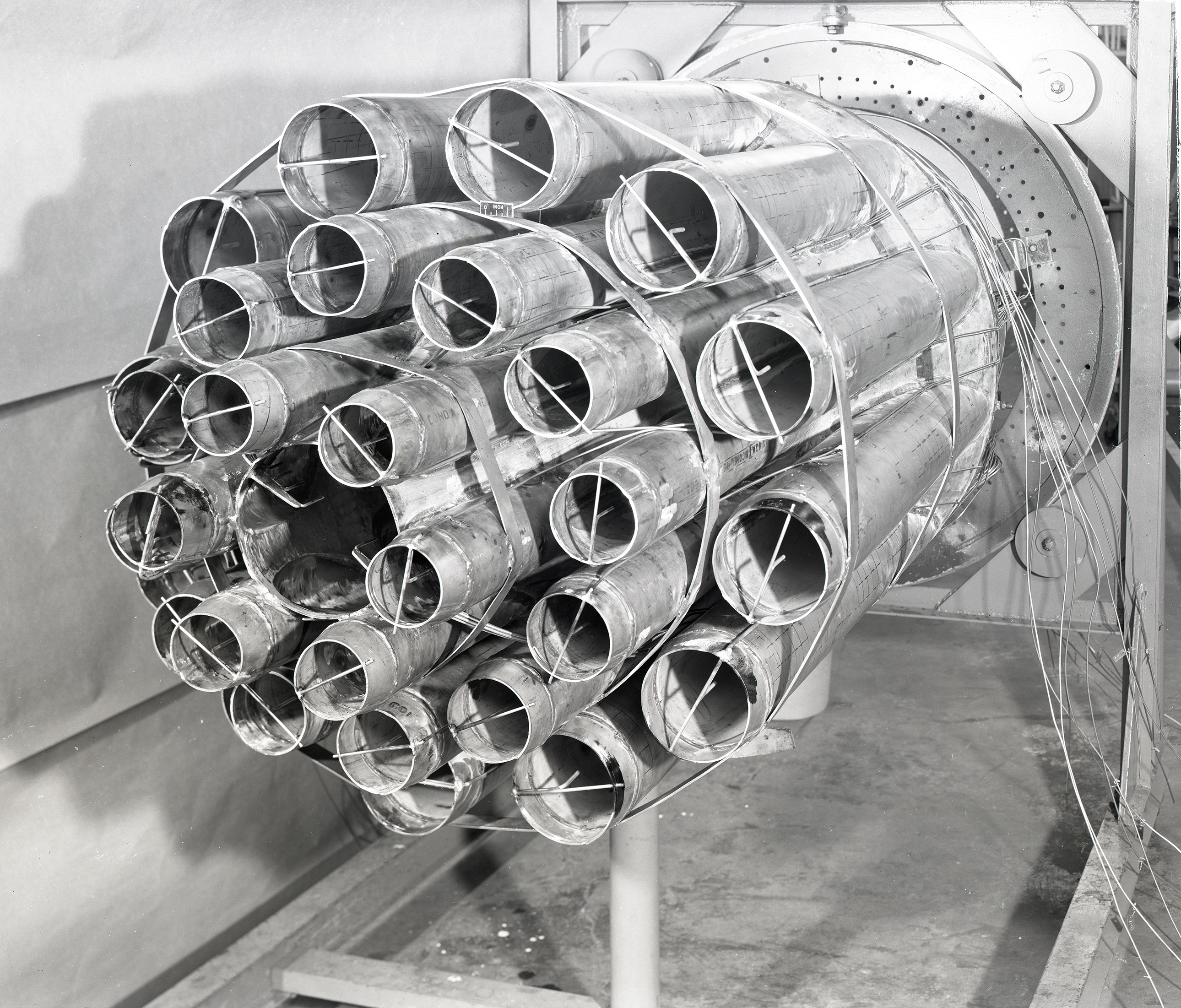 Closeup view of J57 with 31-tube nozzle