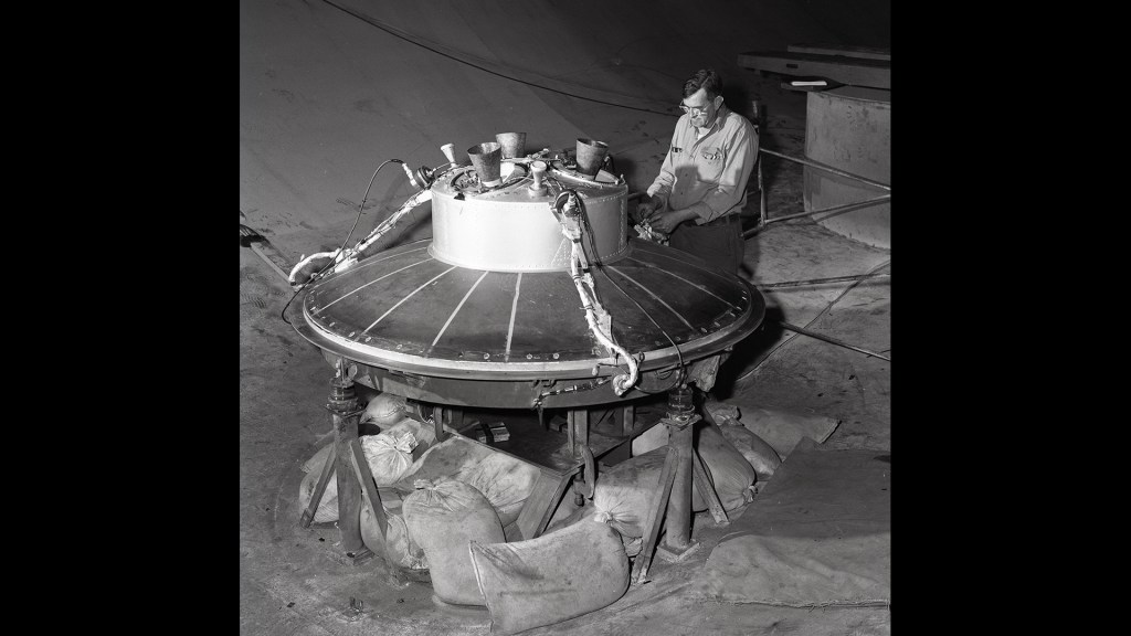 Technician with capsule retropackage.