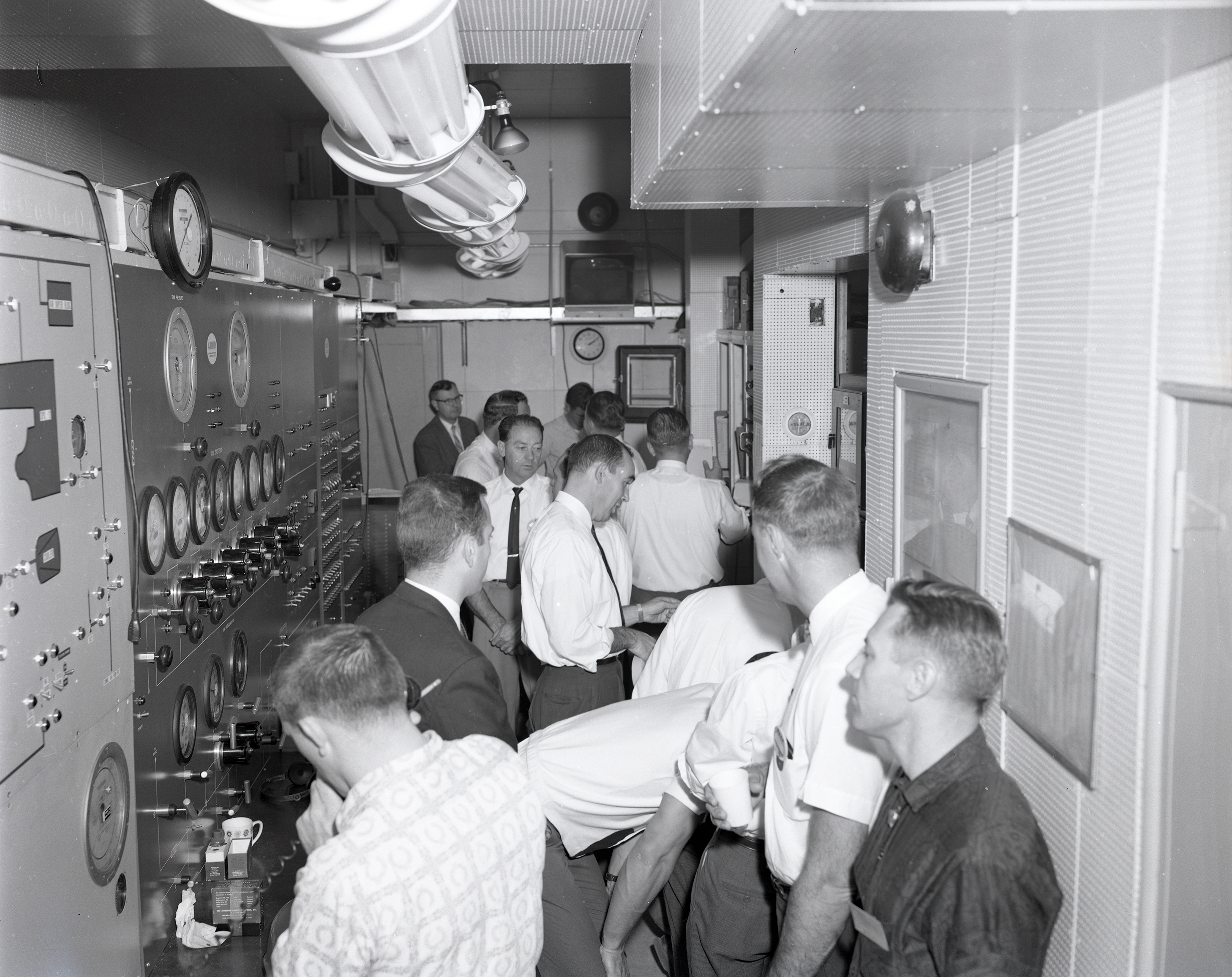 Crowded SPC No. 2 control room