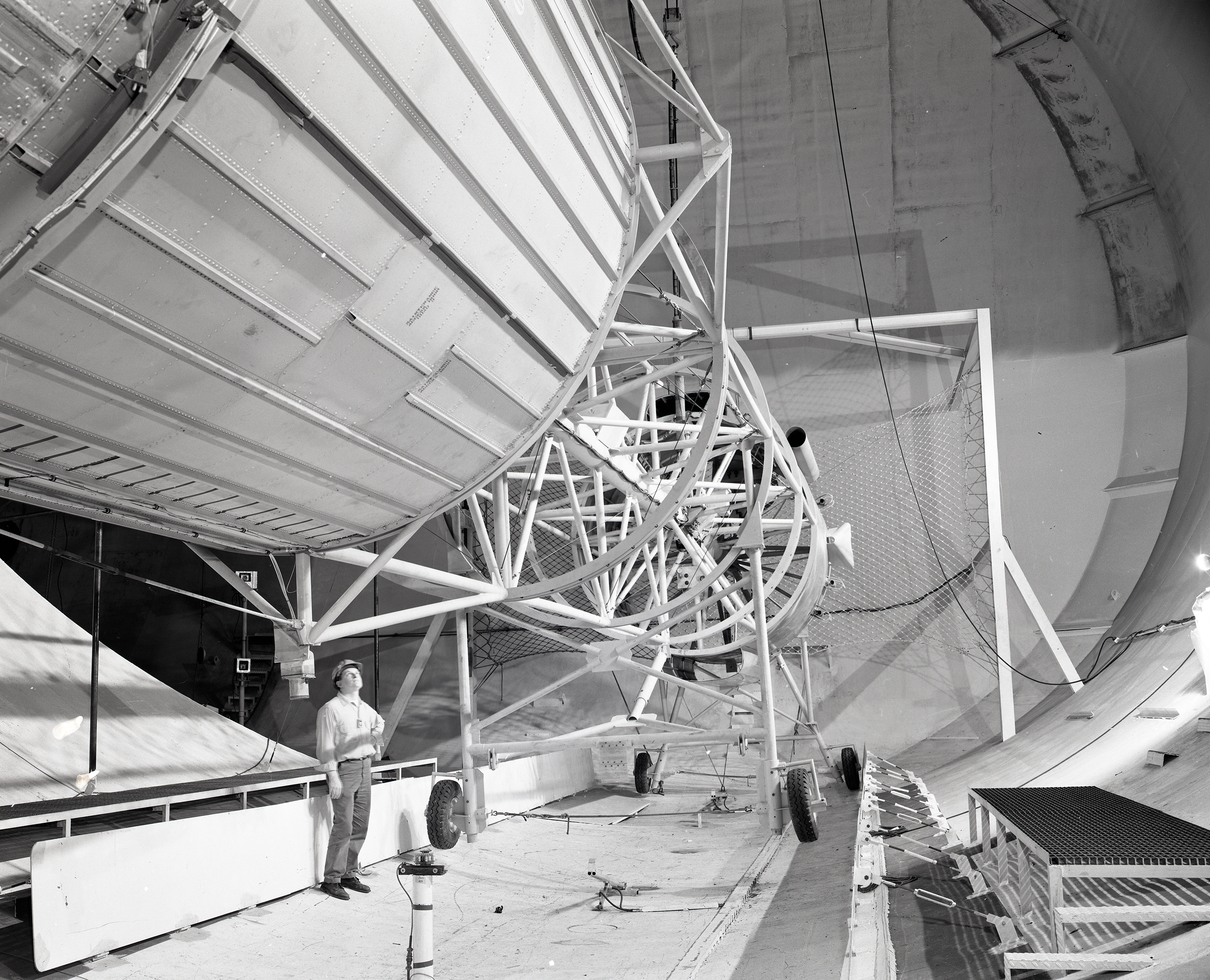 Atlas/Centaur separation test in Space Power Chamber No.2