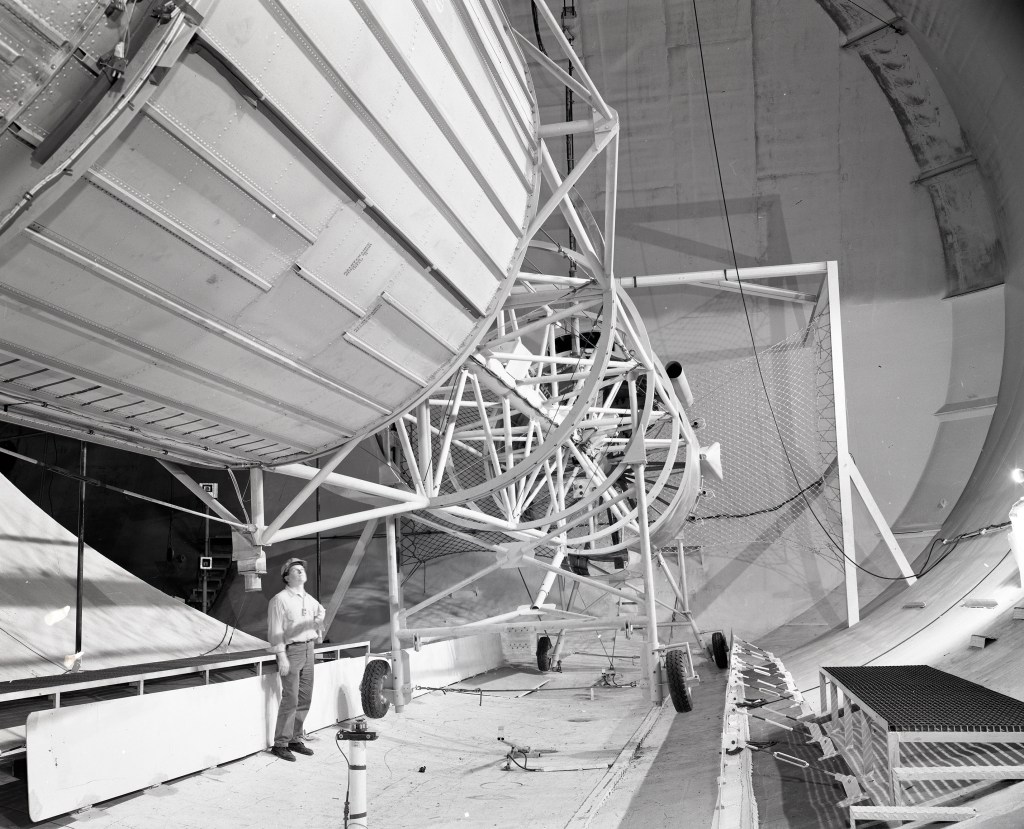 Atlas/Centaur separation test in Space Power Chamber No.2