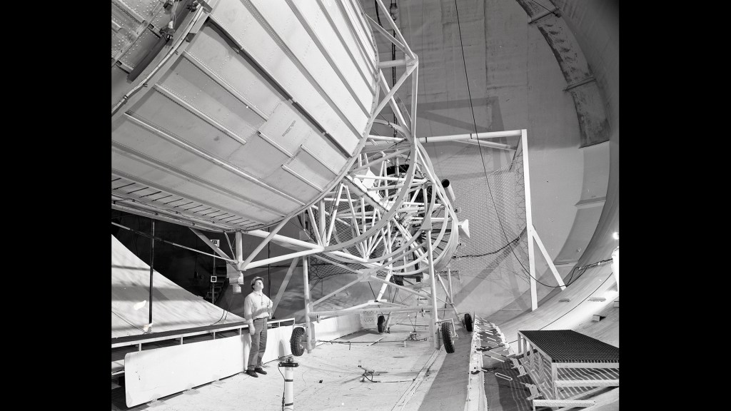 Atlas/Centaur separation test in Space Power Chamber No.2