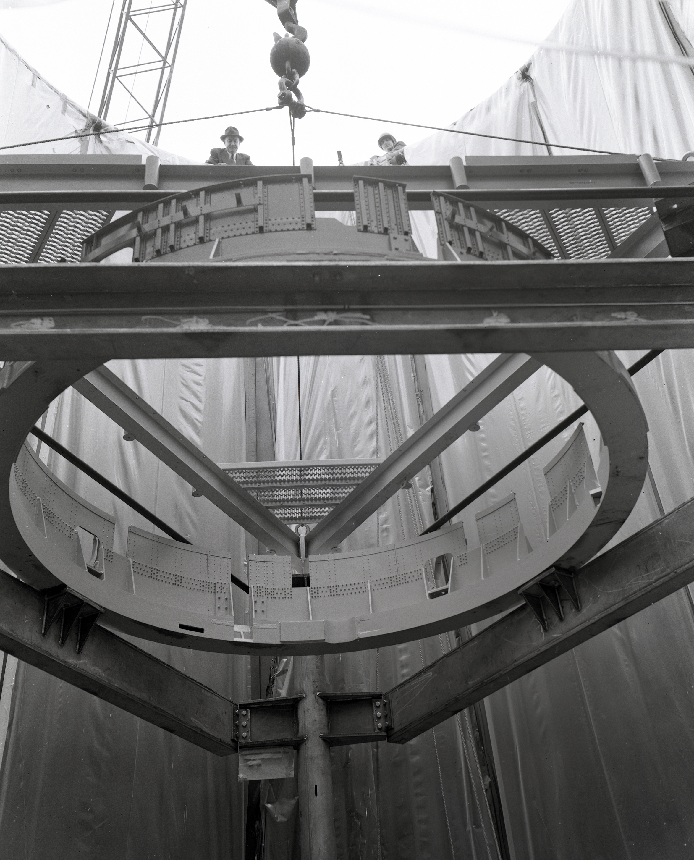 Centaur stand lowered into Space Power Chamber No.1