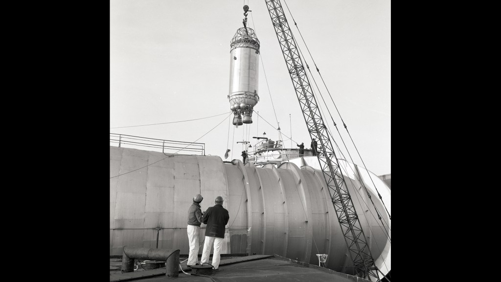 Crane lowering a Centaur rocket into the Space Power Chamber No.1