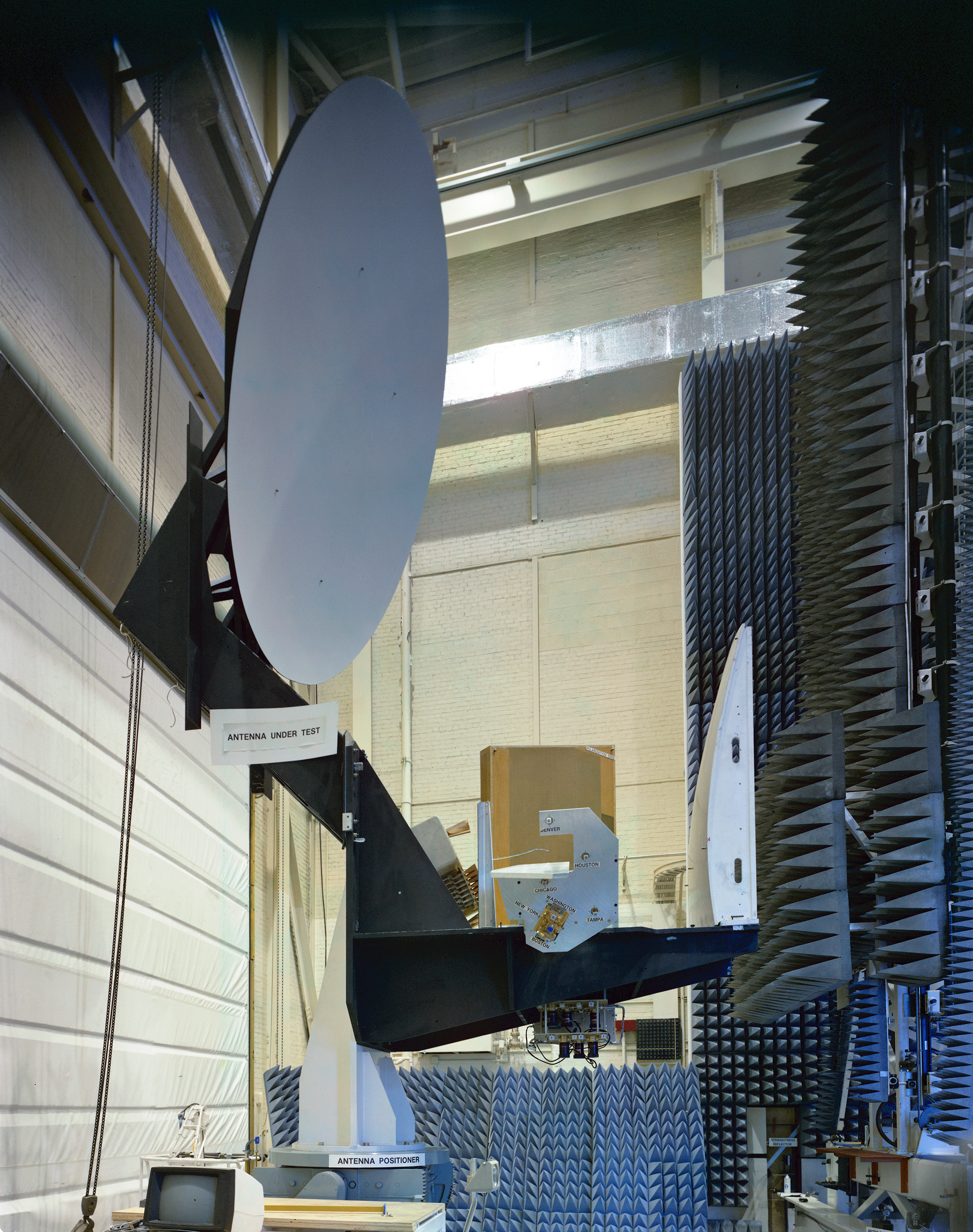 Antenna in high bay