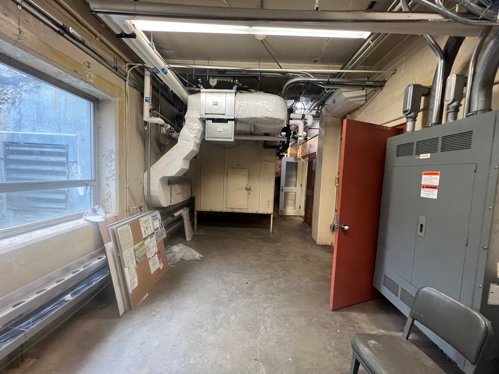 Mechanical equipment and window.