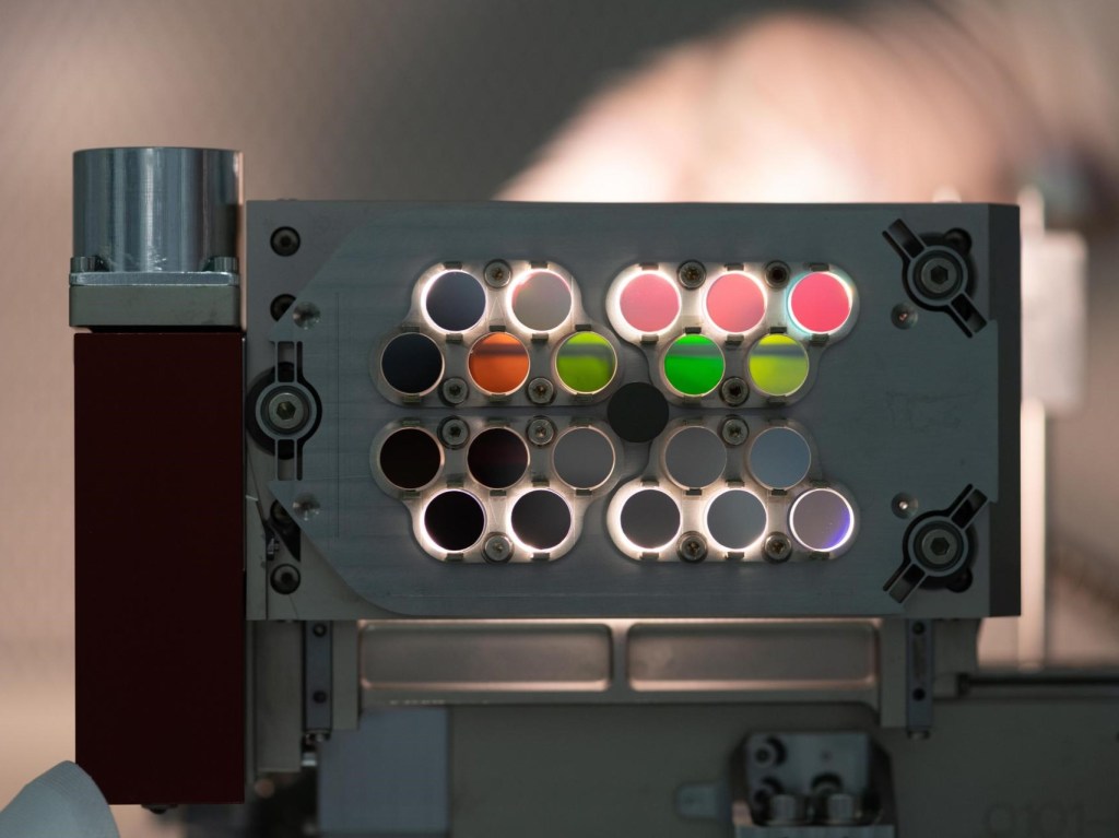 Color filtering equipment.