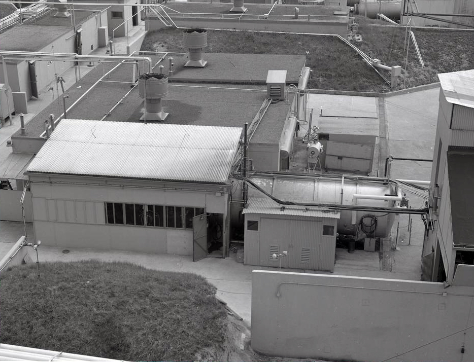 Cell 24C exterior.