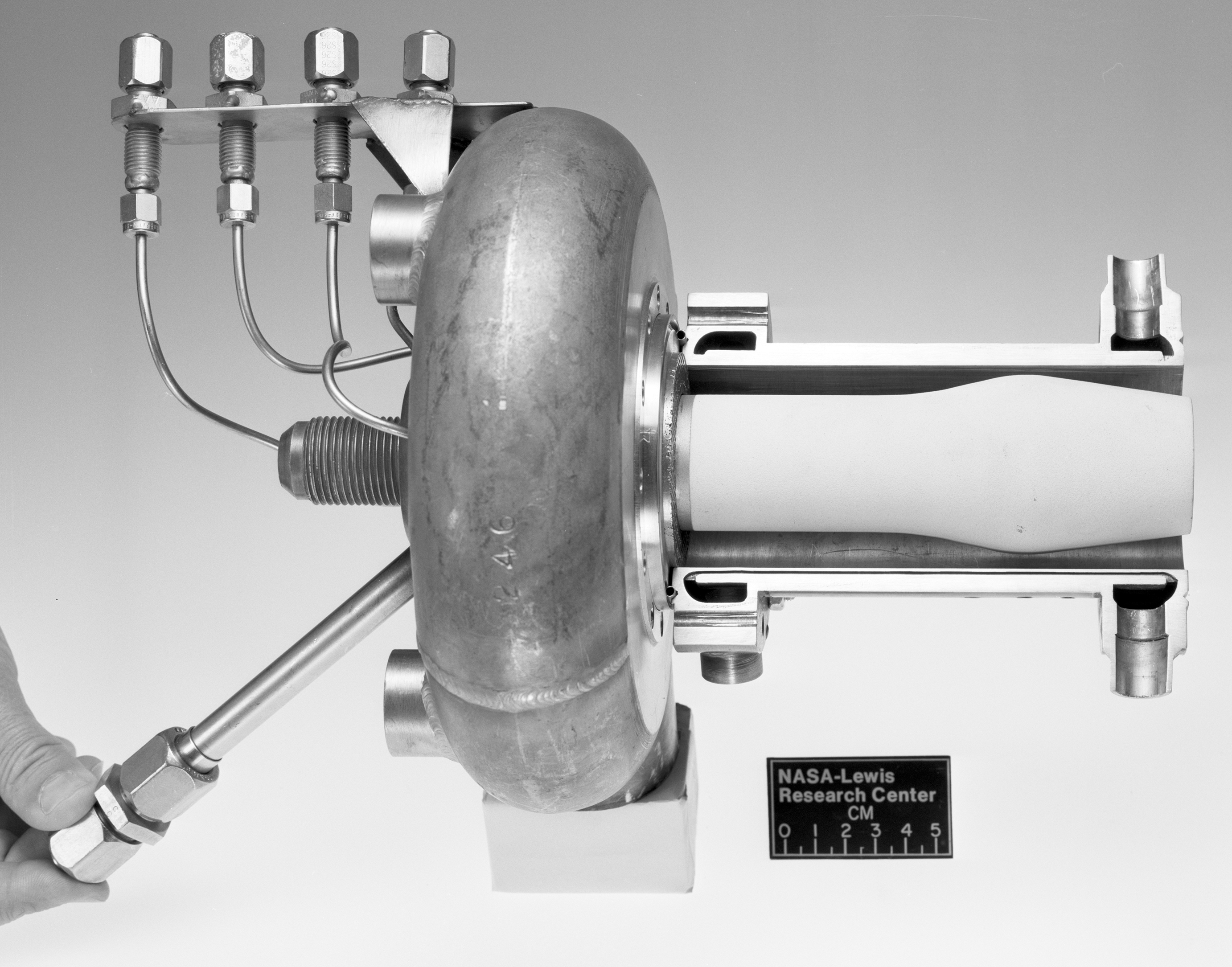 Cylindrical thrust chamber assembly (1983).