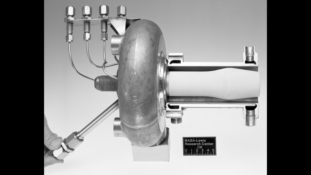 Cylindrical thrust chamber assembly (1983).
