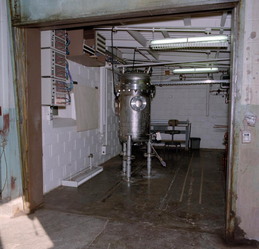 Test rig in test cell.