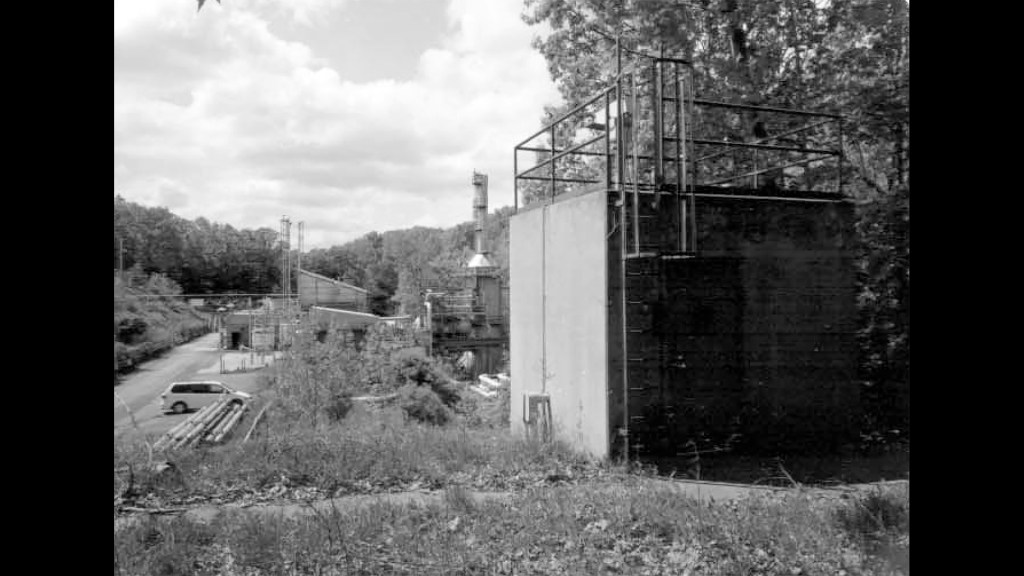 Blockhouse in foreground, RETF in back