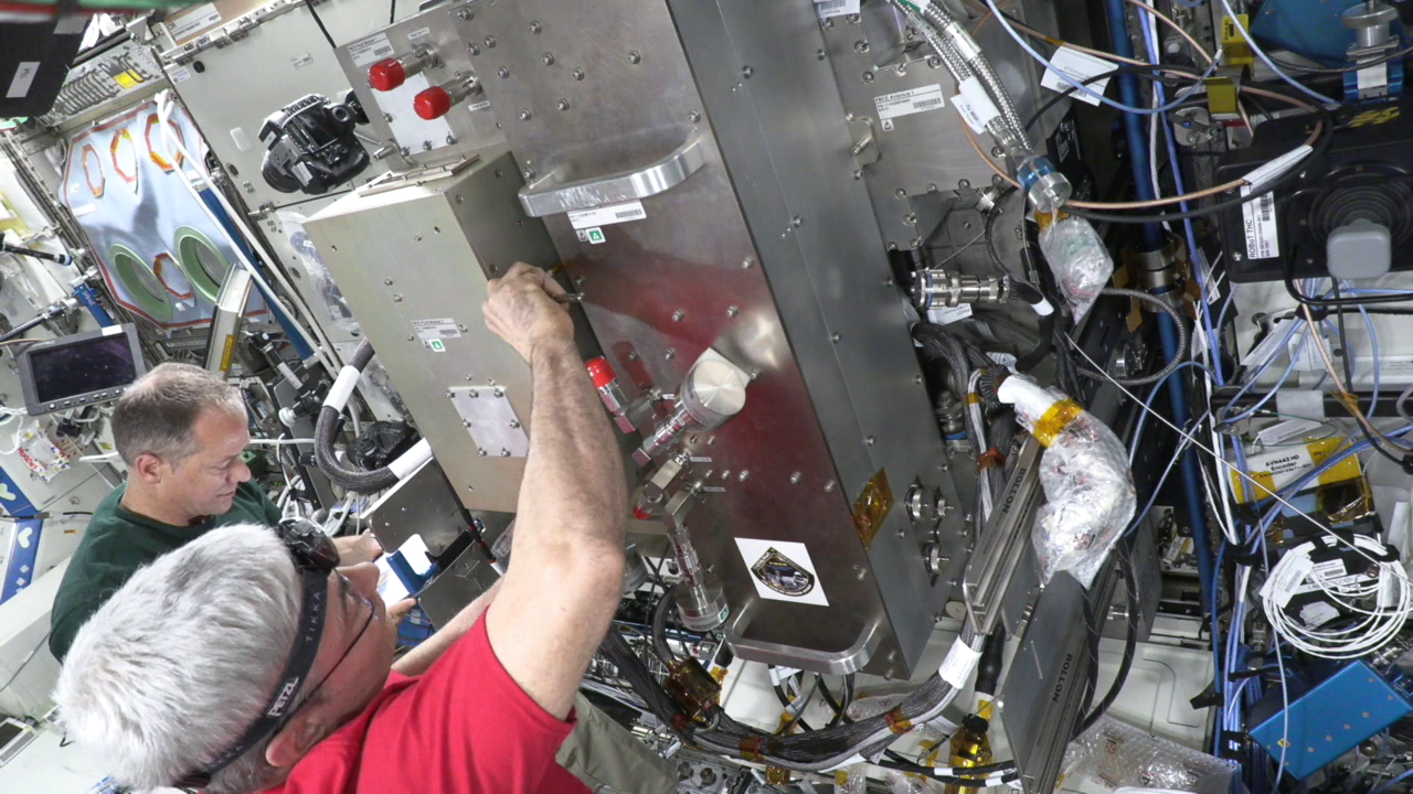 Installation of Flow Boiling Test Module onto the Fluid Integration Rack (FIR).