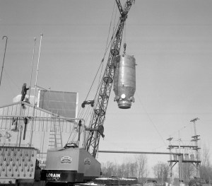 Crane lifts Boiling Fluids Rig