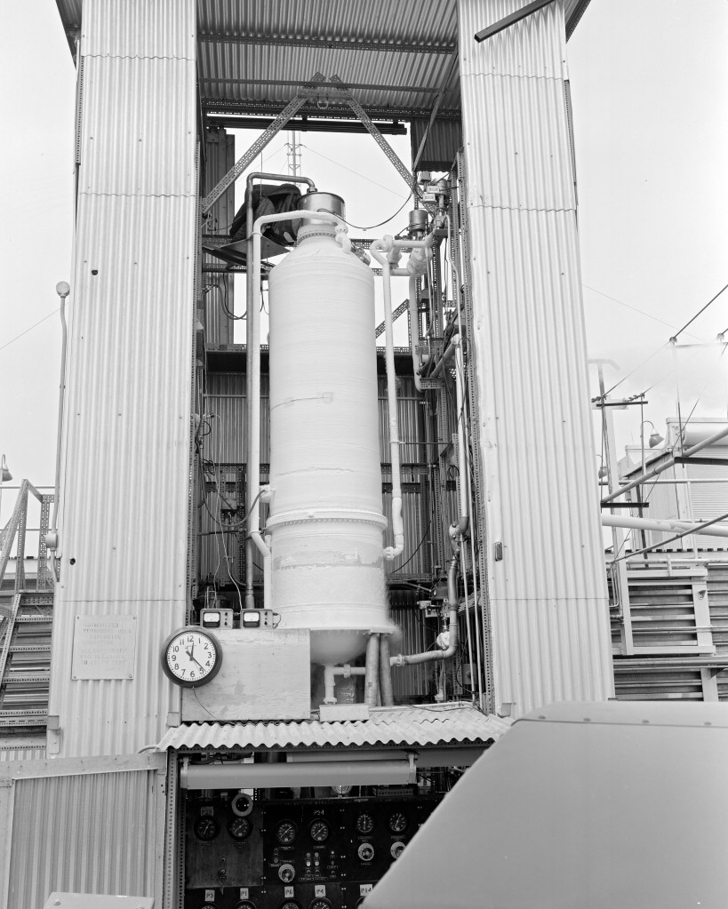 Nitrogen tank in J-4 stand