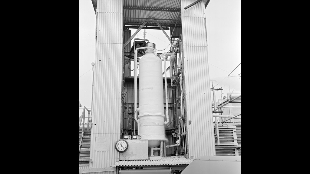 Nitrogen tank in J-4 stand
