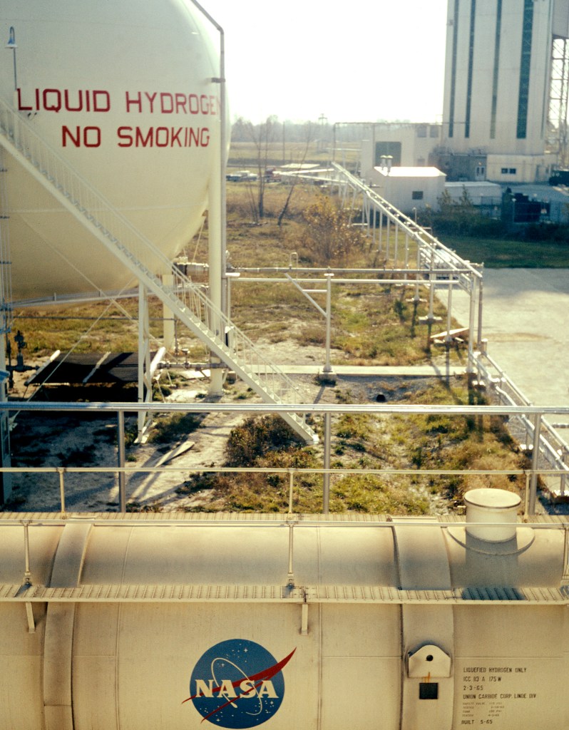 Round hydrogen tank