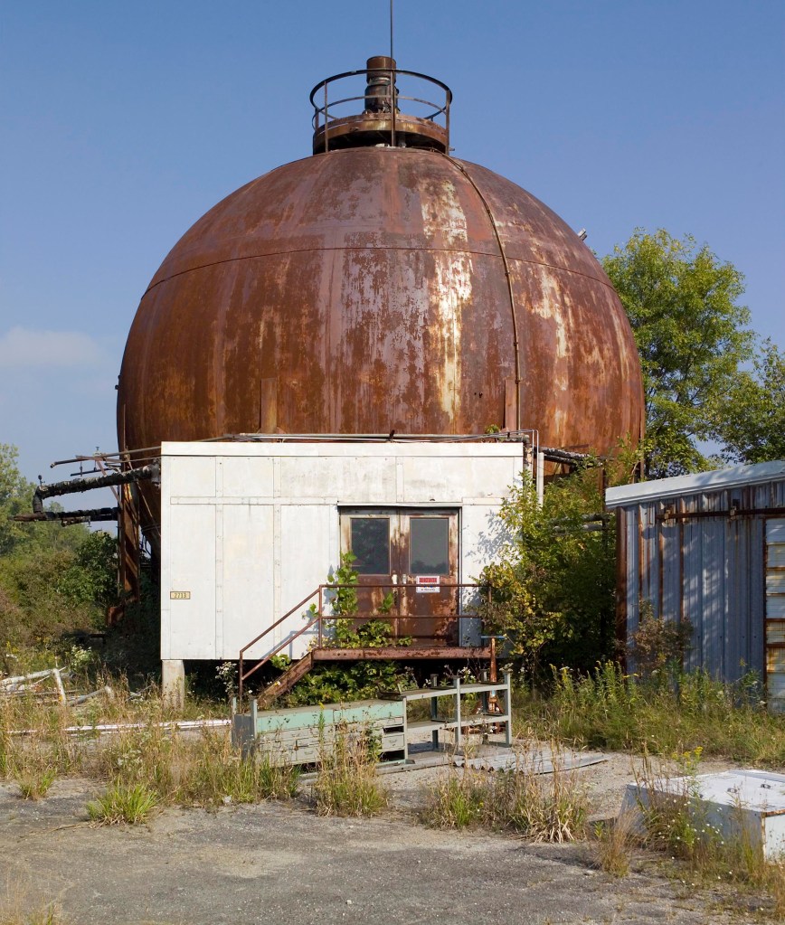 Rusting exterior of J-5 chamber