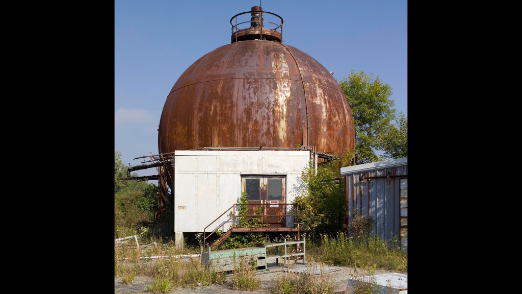 Rusting exterior of J-5 chamber