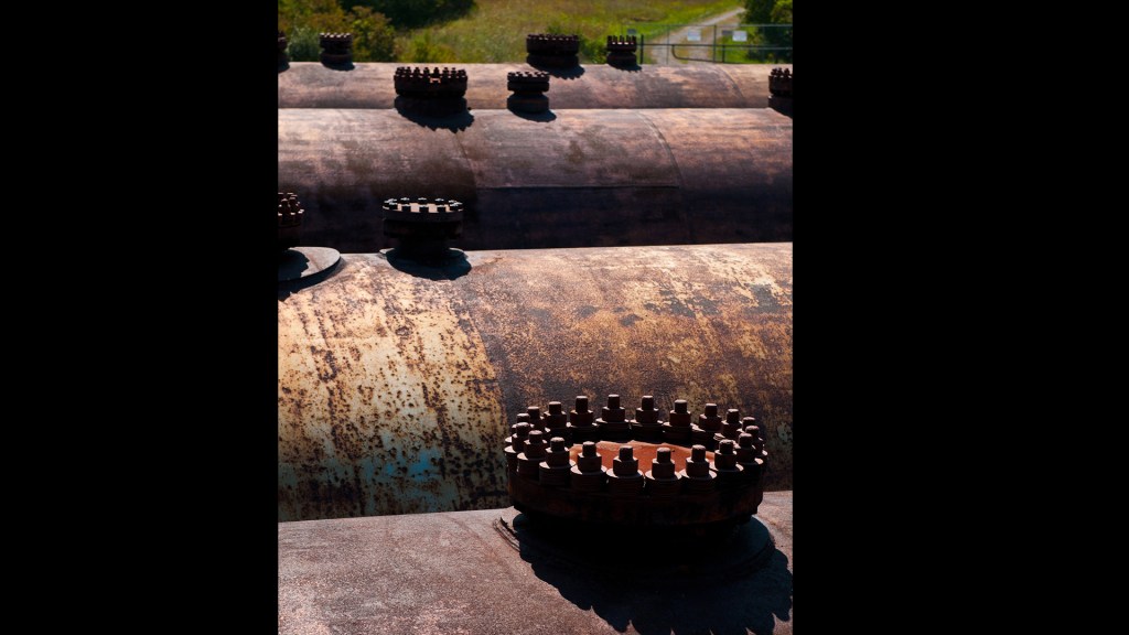 Rusting steam accumulators