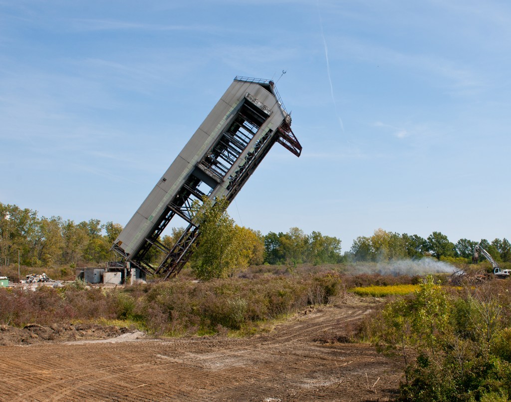 B-3 stand falling over