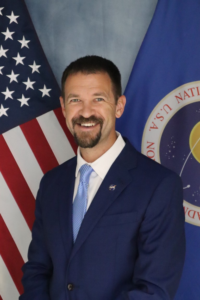 Official NASA portrait of Martin Grashik.