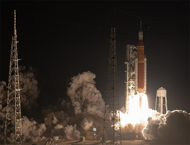 NASA’s Space Launch System rocket carrying the Orion spacecraft launches on the Artemis I flight test, Wednesday, Nov. 16, 2022, from Launch Complex 39B at NASA’s Kennedy Space Center in Florida. NASA’s Artemis I mission is the first integrated flight test of the agency’s deep space exploration systems: the Orion spacecraft, Space Launch System (SLS) rocket, and ground systems. SLS and Orion launched at 1:47 a.m. EST, from Launch Pad 39B at the Kennedy Space Center. Photo Credit: (NASA/Joel Kowsky)