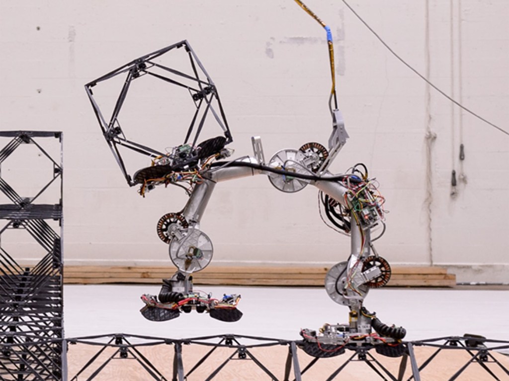 SOLL-E robot shown taking a step across the lattice structure