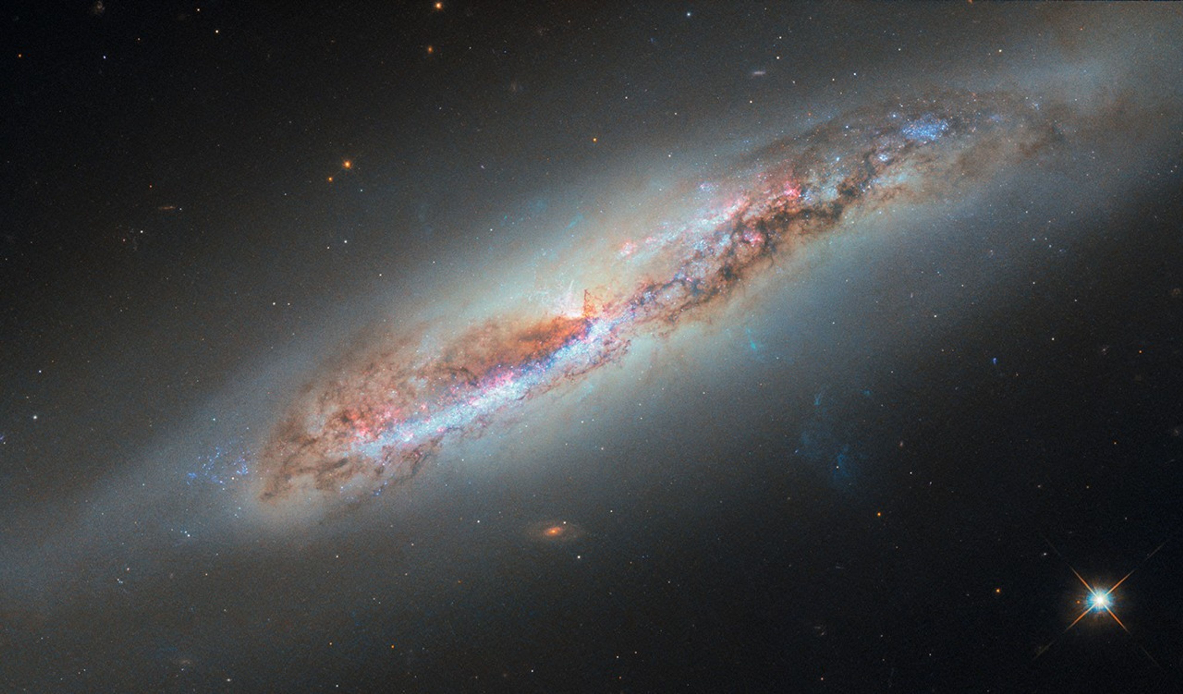 Hubble Glimpses Galactic Gas Making a Getaway - NASA
