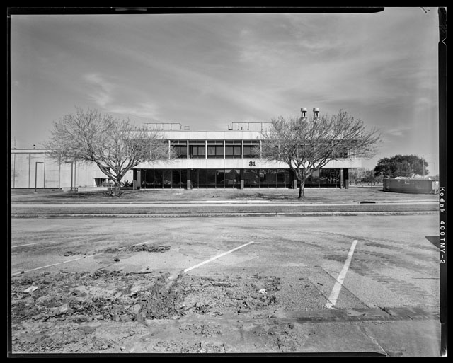 HAER-TX-109-N-05, Admin side of Building 31, South facing side