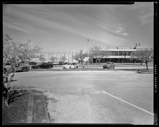 HAER-TX-109-N-06, Overall South facing view of Building 31 and High Bay