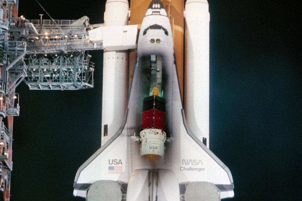 Composite view of the TDRS superimposed into Challenger Cargo Bay while on Pad 39A.