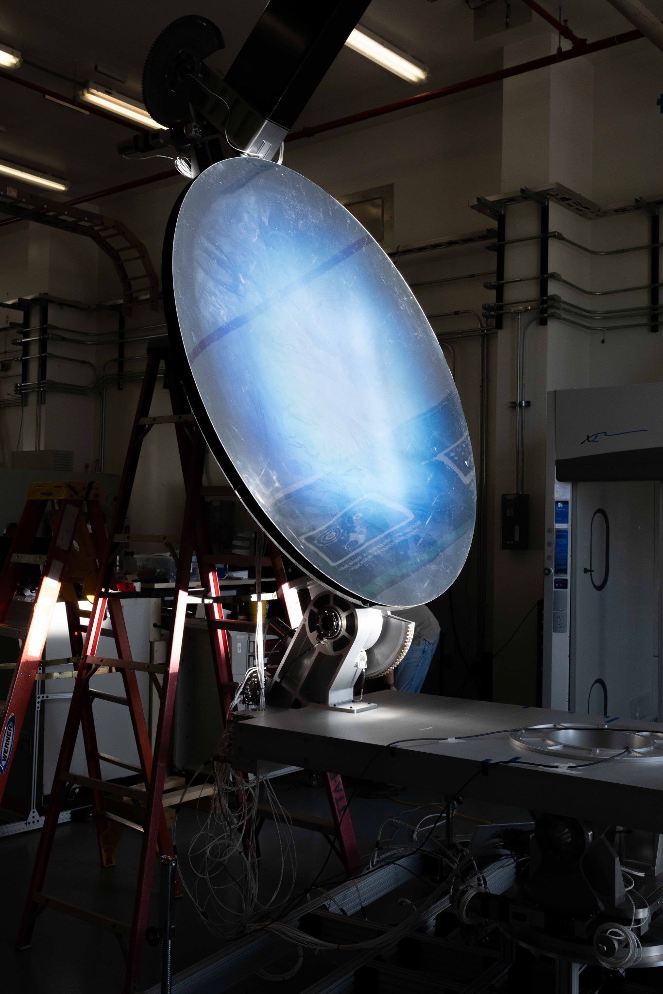 Sunlight Extracts Oxygen From Regolith Using Solar Chemistry