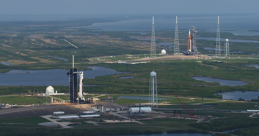 Artemis and Axiom 1 on pad at ksc