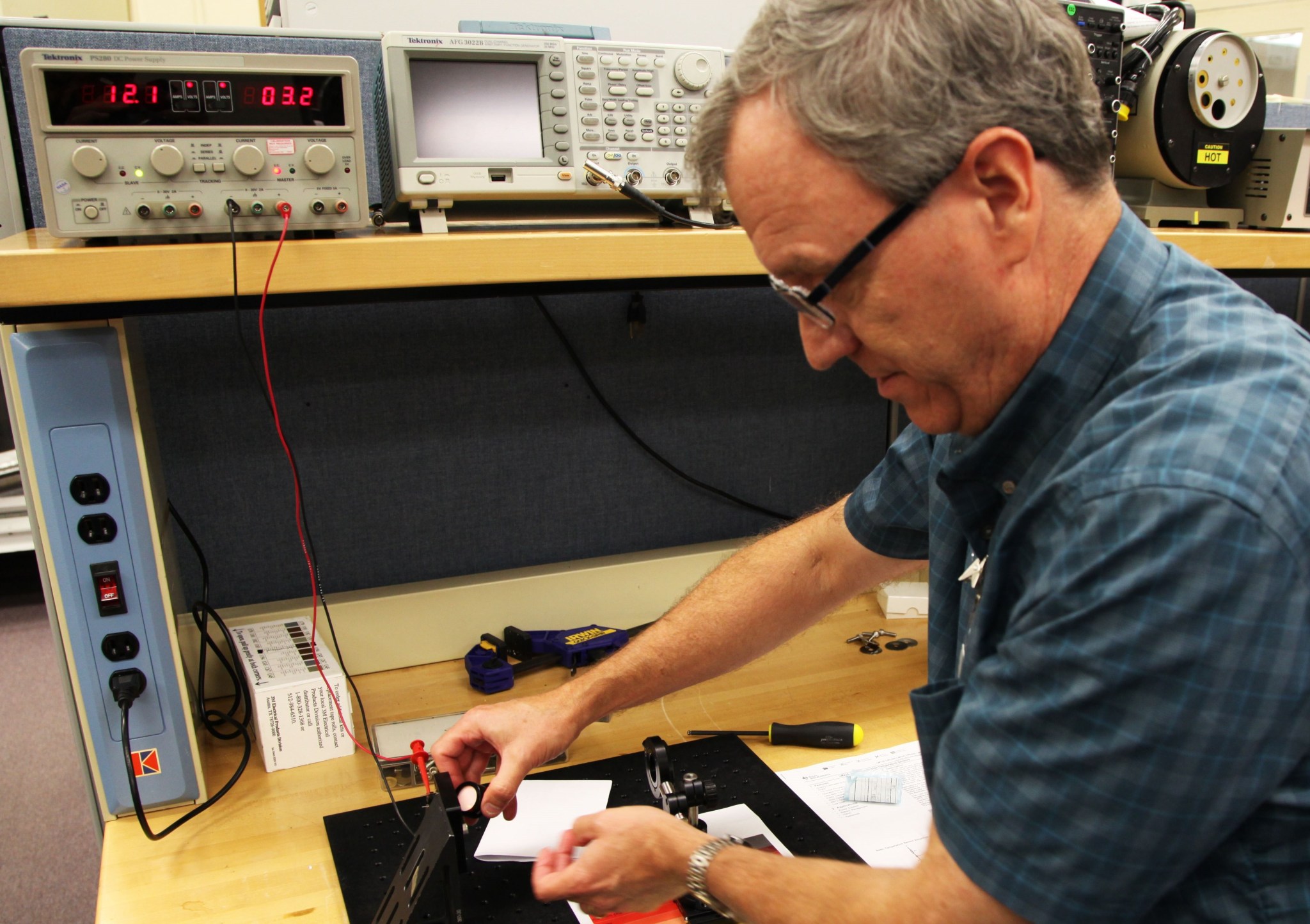 A solar white sample demonstration