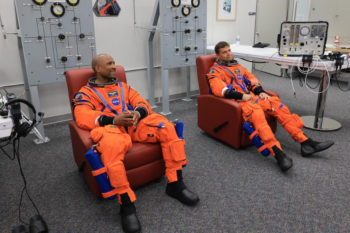 NASA Names Two Artemis II Astronauts to Emeritus Program