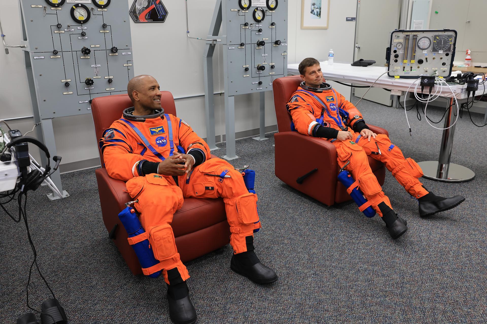 NASA Names Two Artemis II Astronauts to Emeritus Program