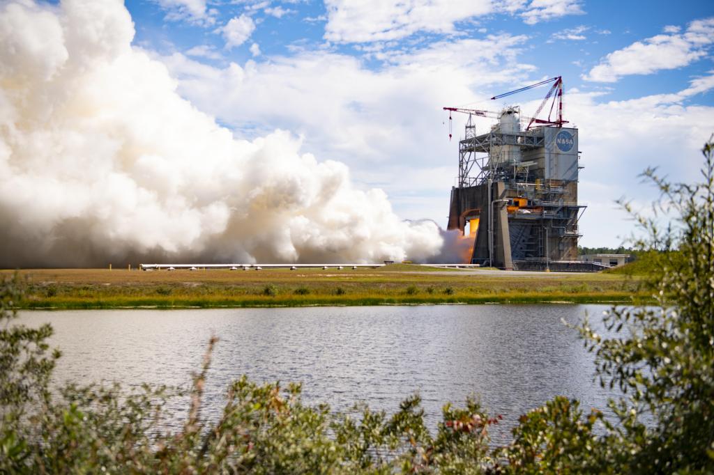 NASA Conducts RS-25 Engine Test in Support of Future Artemis Missions