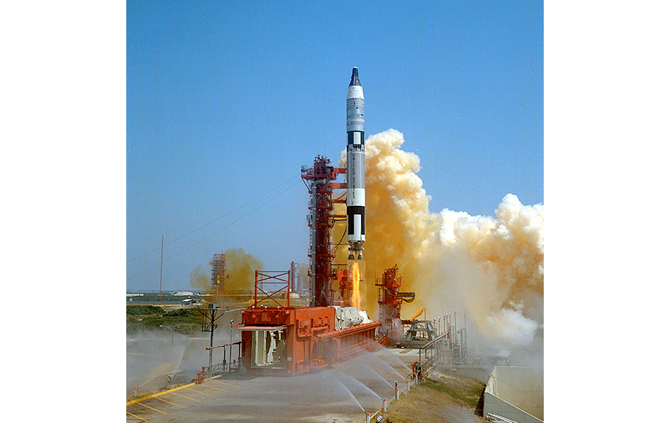 Genini-Titan 4 launch from Pad 19