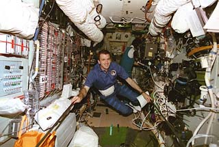 STS-81 mission specialist Jeff Wisoff floats in the center of the Mir space station Base Block module. 