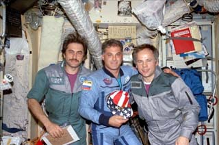 Wolf (center) poses with his new crewmates Mir-24 flight engineer Pavel Vinogradov (left) and commander Anatoly Solovyev. 