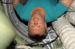 Astronaut Andy Thomas in Mir's core node.