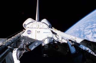 Payload bay with Spacehab module and Androgenous Peripheral Atachment System.