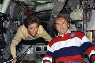 Mission Specialists Andrew Thomas and Wendy Lawrence free-float in the Base Block.