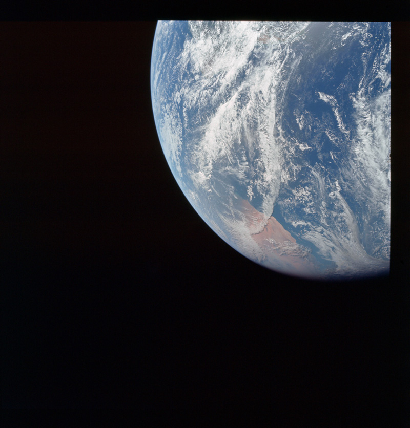 AS08-16-2590 - Partial Earth